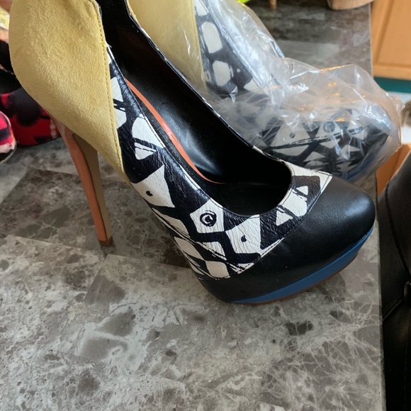 Women heel - Picture 1 of 2